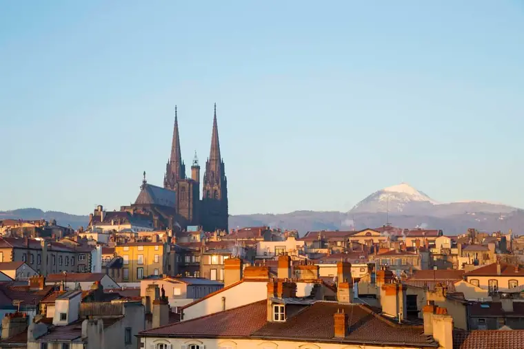 Vue de Clermont-Ferrand, ville du centre de formation Doulam